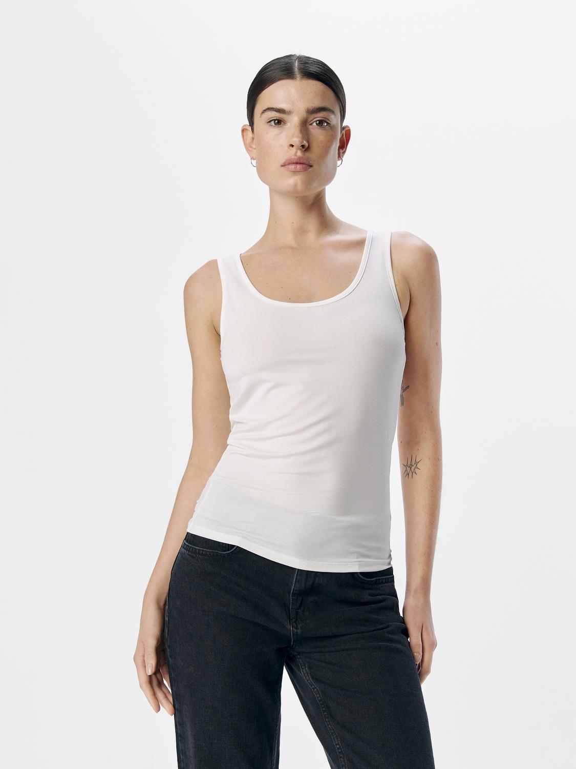 model_shot-front